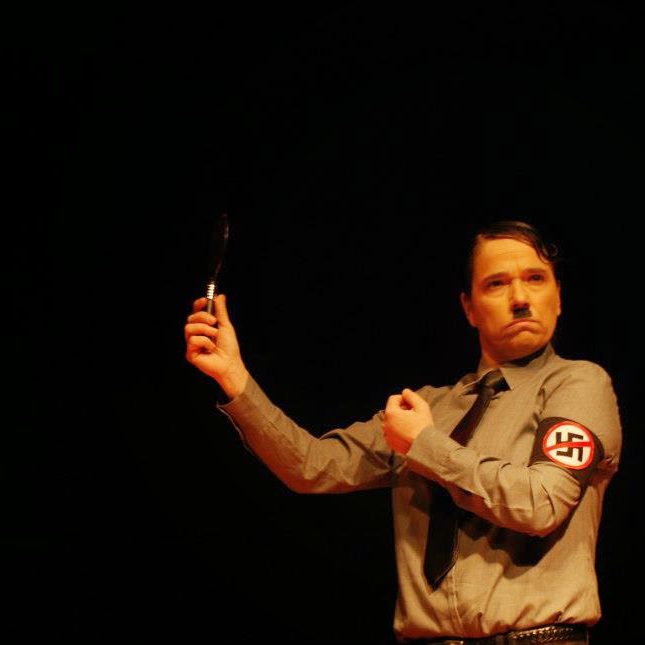 Pánico Escénico Teatro - Gay Hitler! La historia contada con pluma